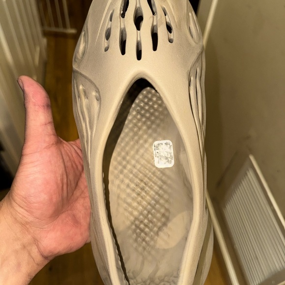 Adidas Yeezy Foam RNNR Stone Sage - Picture 8 of 8